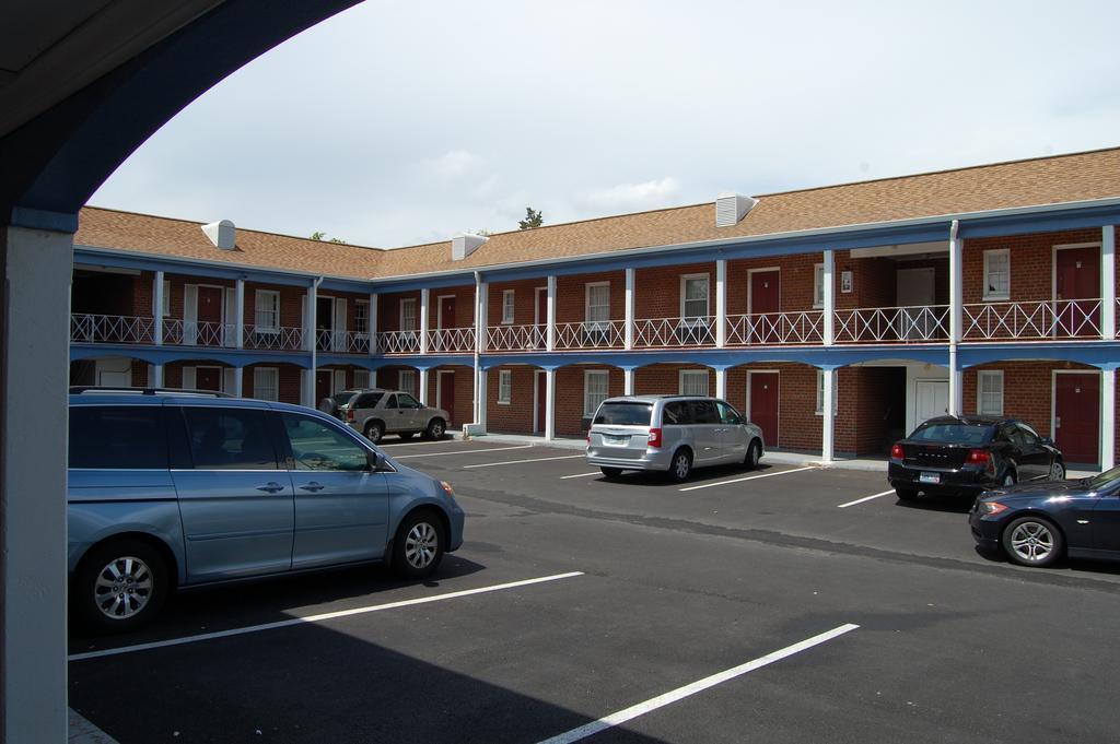 Towne Motel Александрия Екстериор снимка